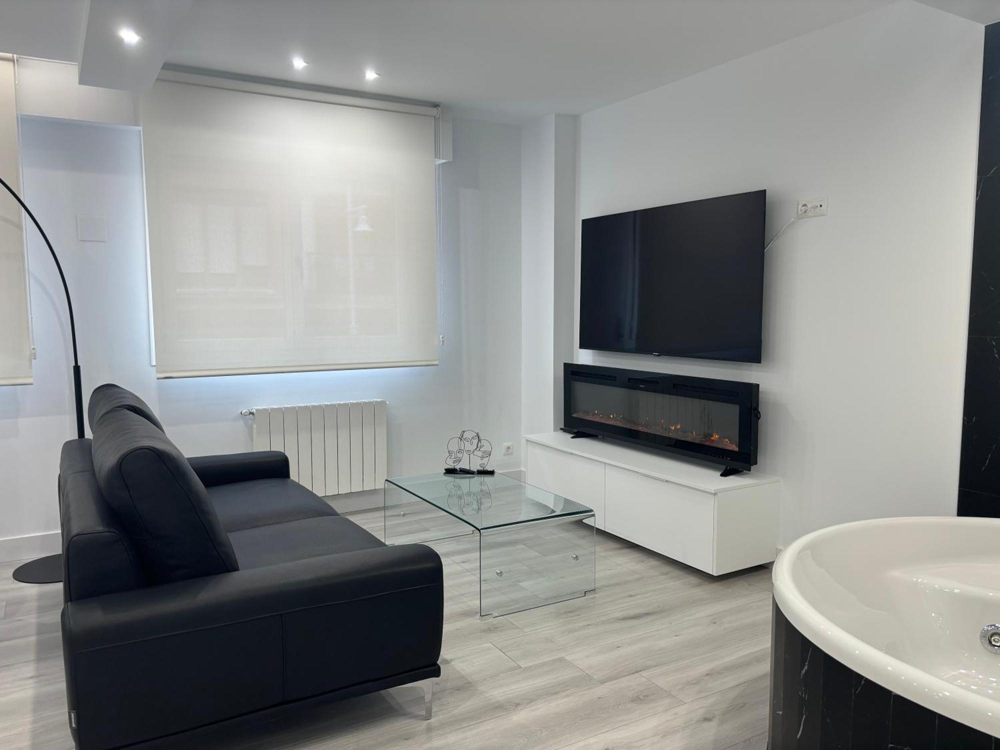 Black And White Suite Cervantes Кастро-Урдиалес Экстерьер фото