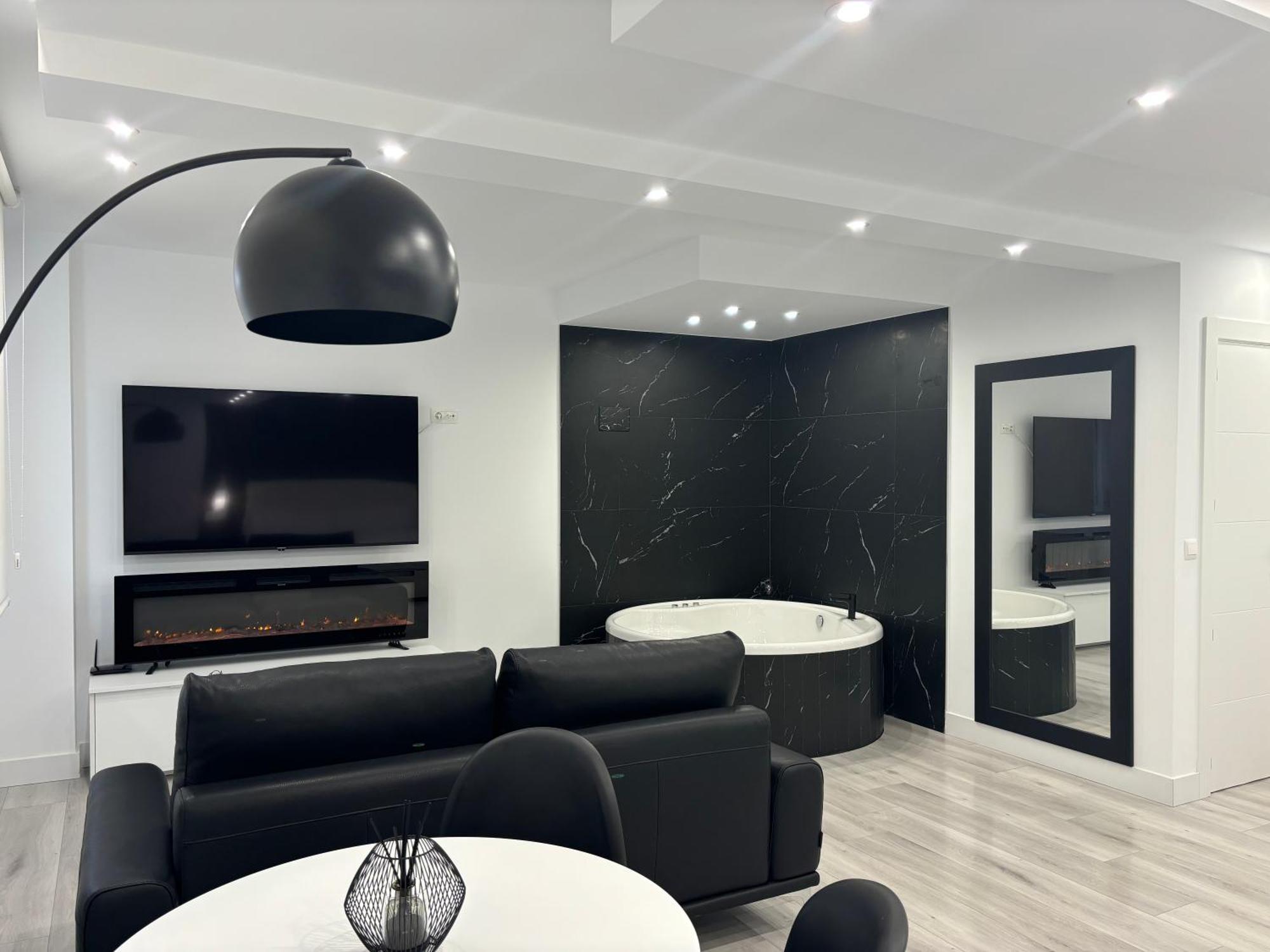 Black And White Suite Cervantes Кастро-Урдиалес Экстерьер фото